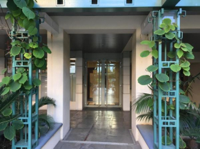 Quiet flat next to the beach